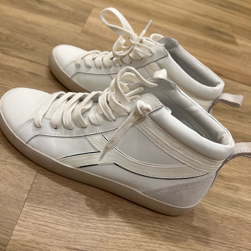 Gianni Bini Sneakers!